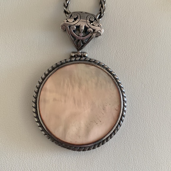 Stunning Vintage ExEx Pink Mother of Pearl Round Benzel SS Pendant 22” SS Chain - Picture 3 of 6